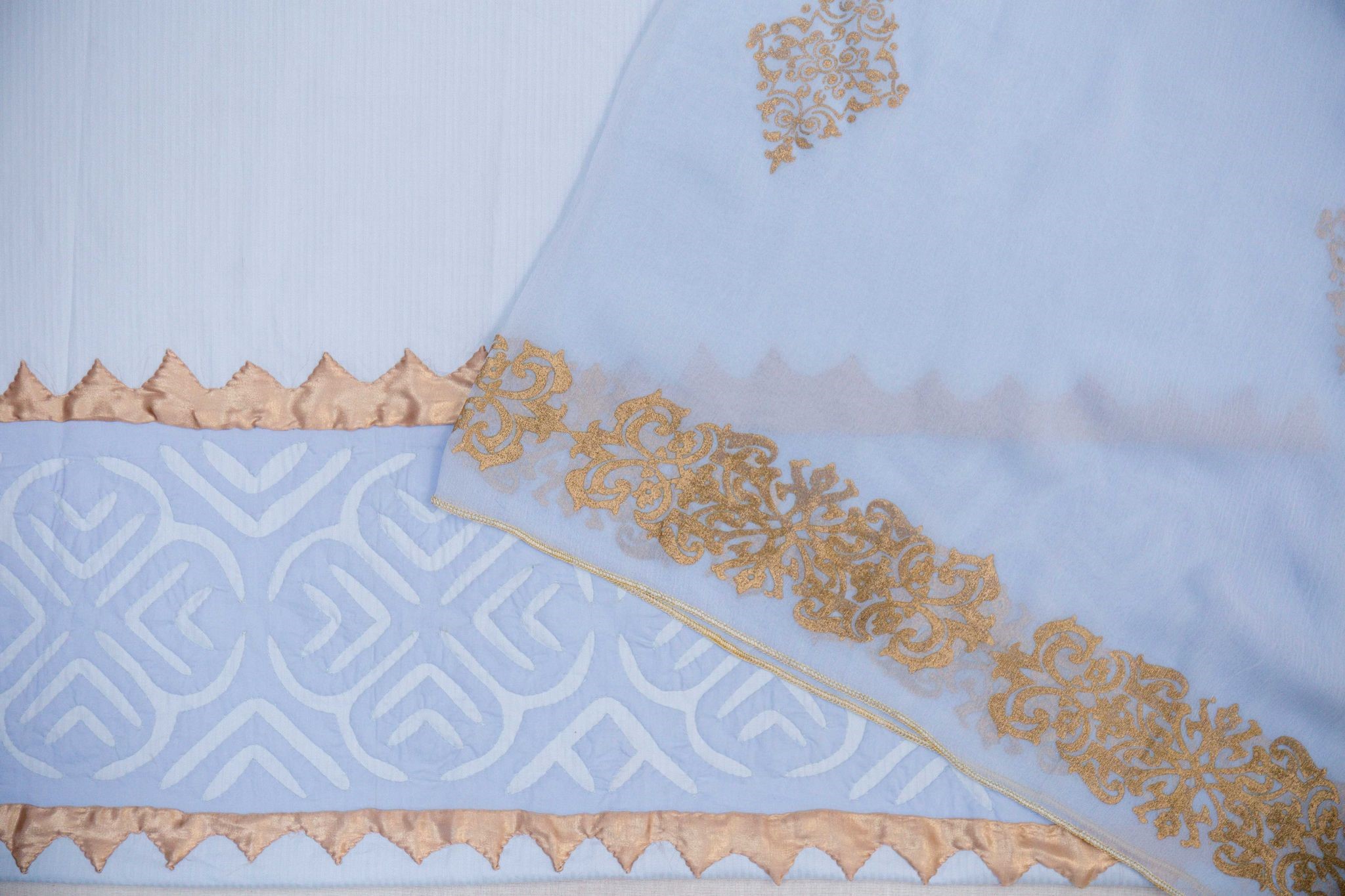 Cotton lawn with rilli in gold