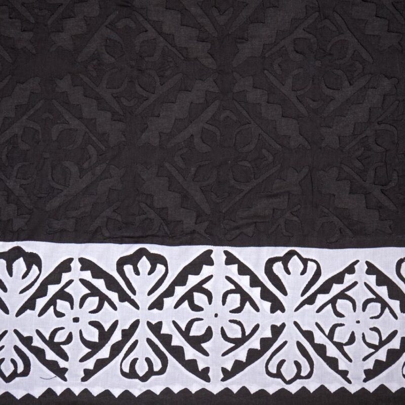 Full black rilli with white border